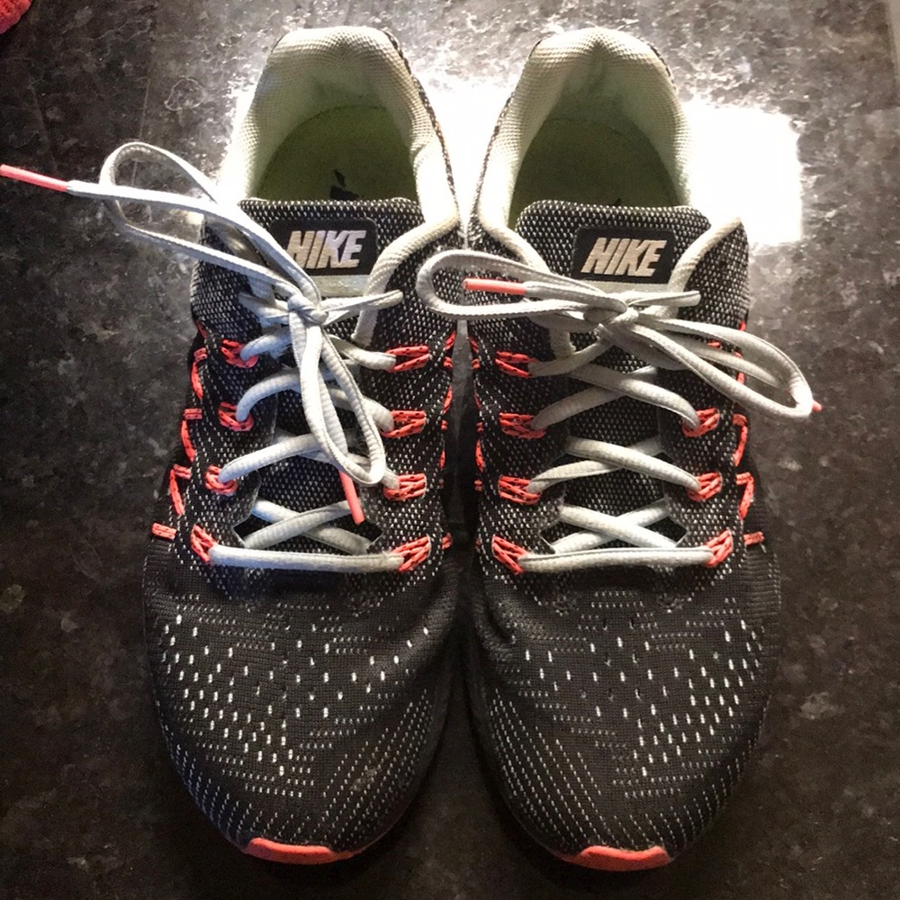 Nike Tennis Shoes Size 9